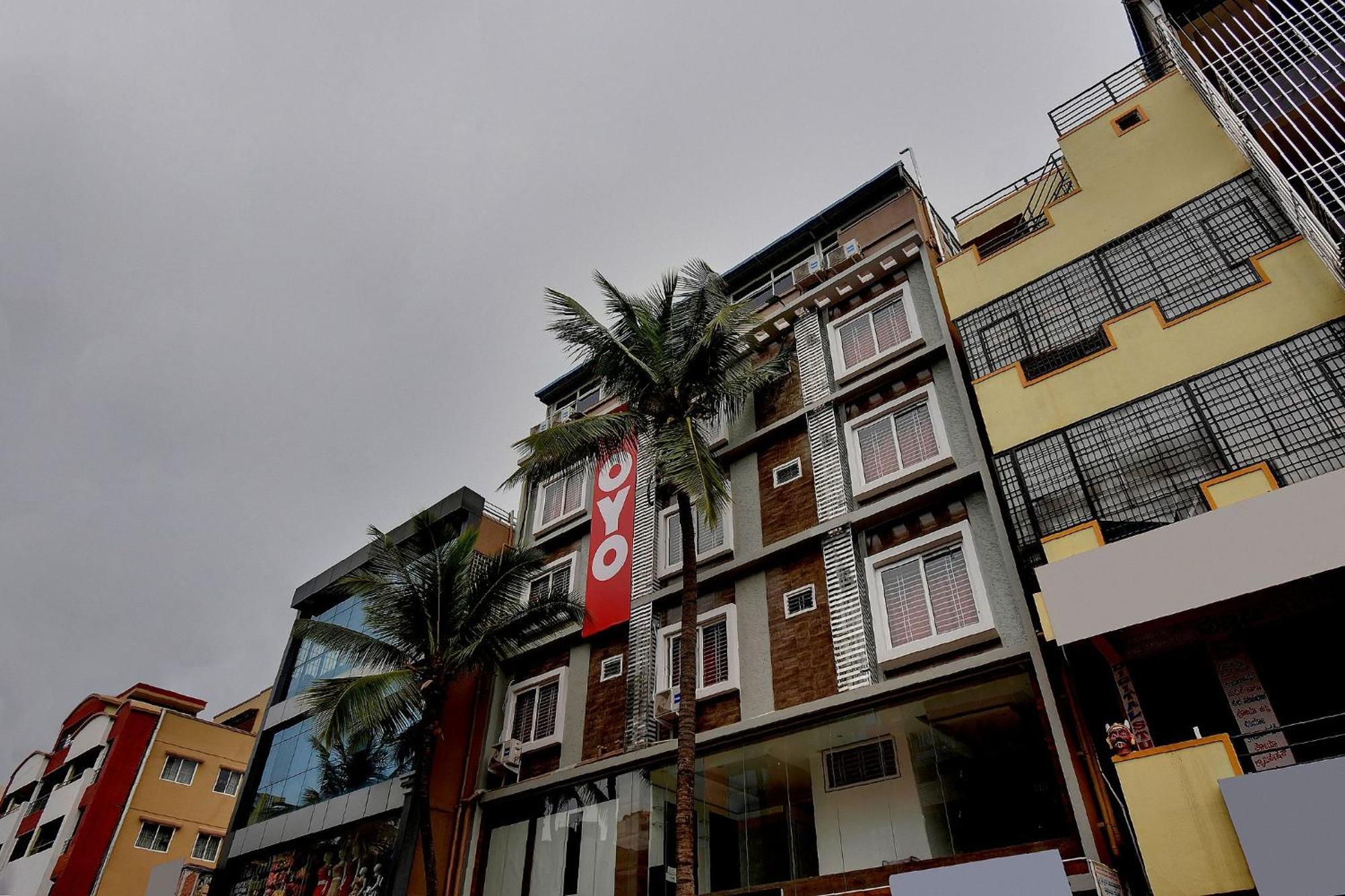 ホテル Oyo 43308 スリー サイ グル コンフォーツ Yelahanka エクステリア 写真